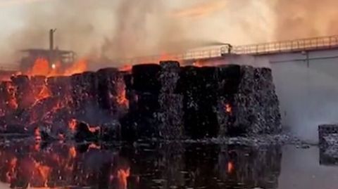 VIDEO: Se quema fábrica de papel en Tijuana