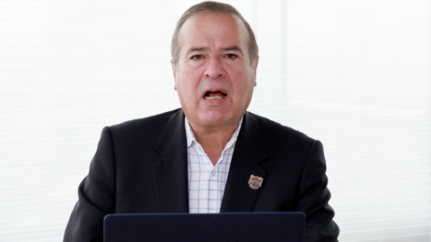Va a México alcalde de Tijuana en busca de candidatura
