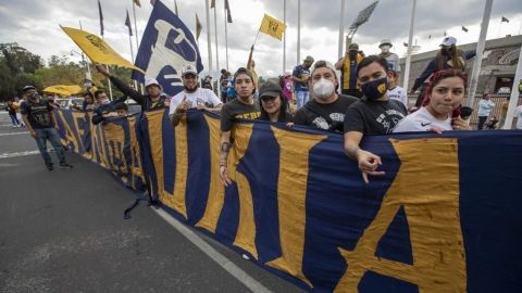 VIDEO: Seguidores de Pumas acuden a CU para apoyar a su equipo contra Cruz Azul