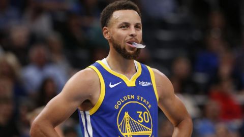 Curry busca terminar su carrera con Warriors
