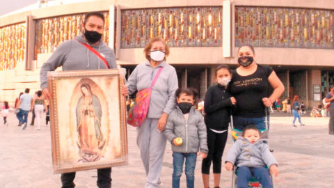 ''Importa más la fe que temer al virus''; familias visitan a la Virgen