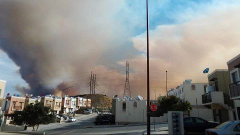 Incendio de Valle de las Palmas continúa, se pinta el cielo de color cafe