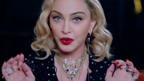 Madonna se hace su primer tatuaje a los 62 años