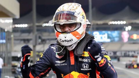 Verstappen consigue la ‘pole’; ‘Checo’ saldrá último
