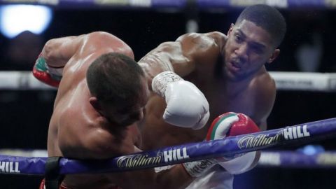 Joshua retiene cetros de los pesados; noquea a Pulev