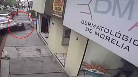 VIDEO: Tratan de asaltarlo y los atropella con su auto