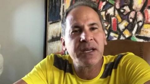 Ex torpedero Omar Vizquel acusado de violencia doméstica por su esposa