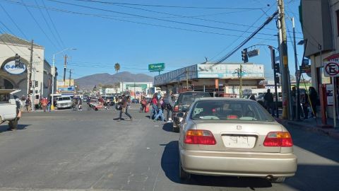 VIDEO: No les importa el COVID; miles salen a las calles del centro de Ensenada