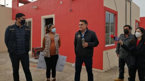 Supervisan la construcción de nuevos hogares para afectados de Lomas del Rubí