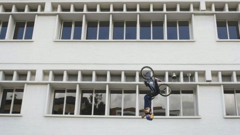 Venezolano improvisa y entrena BMX con la vista en Tokio
