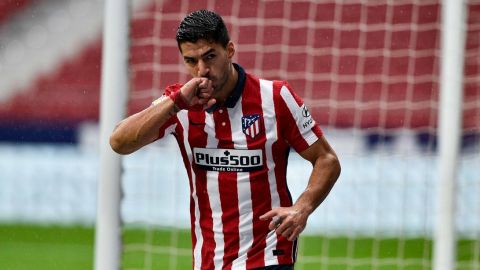 Un doblete de Suárez ante Elche, afirmó al Atlético en la cima de LaLiga