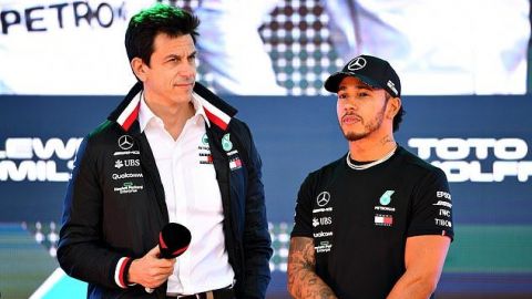 Hamilton: estoy orgulloso de que Wolff se quede en Mercedes