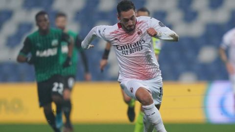 El líder Milan gana 2-1 en Sassuolo con un gol de récord de Rafael Leao
