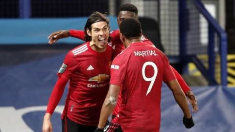 Cavani y Martial meten al United en las semifinales de la Copa de la Liga