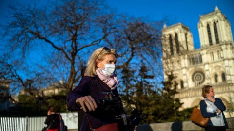 Tercer confinamiento en Francia no se descarta si pandemia de covid-19 aumenta