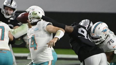 Dolphins ponen un pie en playoffs, con triunfo sobre Raiders