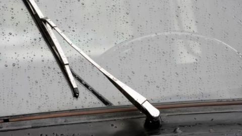 ¿Cómo cuidar los limpiaparabrisas del auto?