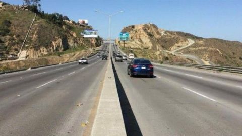 Carretera vía internacional, llena de escombros tomé sus precauciones