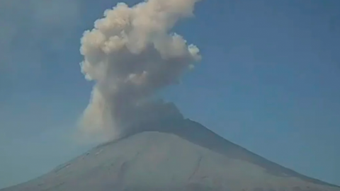 VIDEO: Volcán Popocatépetl registra explosión