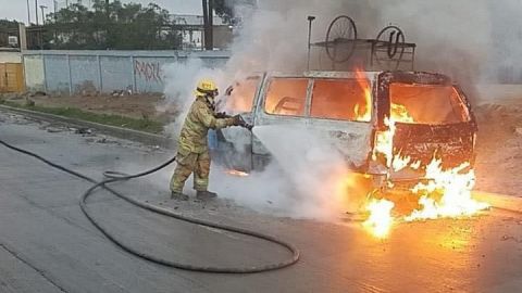 Se incendia automóvil sobre el Simón Bolívar en Tijuana