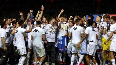 Leeds responde a experta que sugirió que ascendió a Liga Premier gracias a Covid