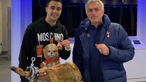 Sergio Reguilón pasó Navidad a solas y Mourinho le regaló un lechón