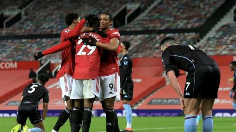 El Manchester United caza al líder tras triunfo