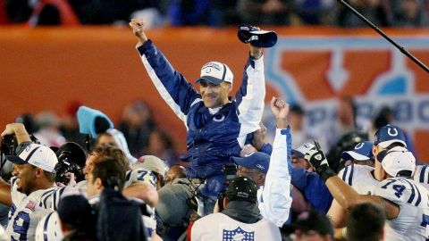 Tony Dungy pide a dueños que contraten a líderes