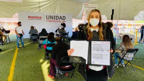 Se registra Angélica Peñaloza como aspirante a candidata