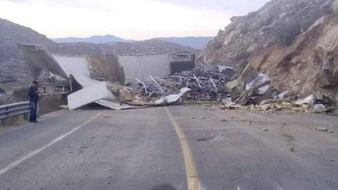 Fuerte accidente en carretera Tecate-Ensenada
