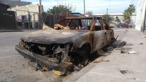 Queman y abandonan vehículos en Tijuana