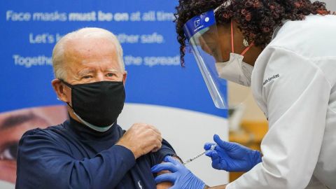 Biden, a favor de liberar más dosis de vacunas para el coronavirus