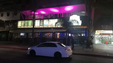 Reabren en Tijuana antros disfrazados de restaurantes, en avenida Revolución