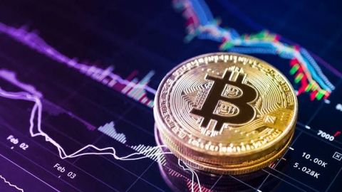Bitcoin se desploma 20%; advierten sobre riesgos para inversionistas