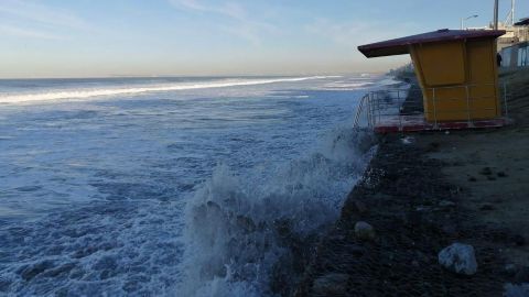 !No es tsunami! Solo es alto oleaje en Playas de Tijuana