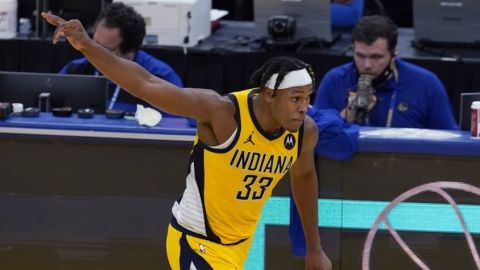 Pacers frenan a Curry, remontan y vencen a Warriors 104-95