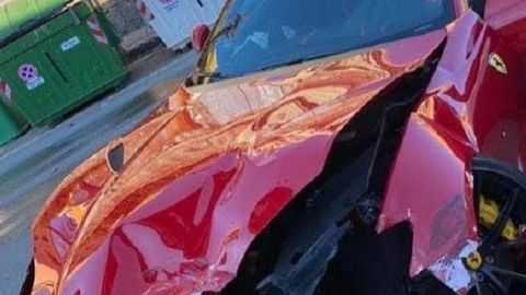 Destruyen Ferrari del portero Marchetti en un autolavado, mientras entrenaba