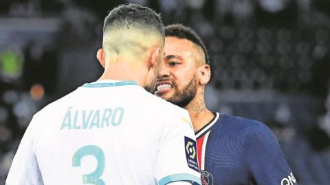 Otro fuerte agarrón entre Neymar y Álvaro González