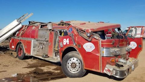Vuelca unidad de bomberos en el valle de Mexicali
