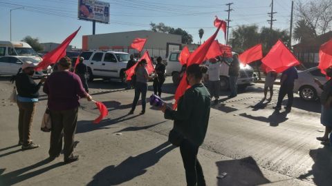 Ciudadanos se manifiestan, no tienen luz desde hace dos meses
