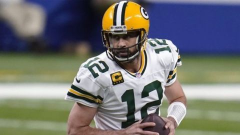 La ofensiva de Packers vs. la dura defensa de Rams