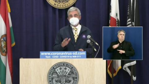 Personas de la tercera edad son los próximos en recibir vacuna contra COVID-19