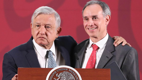 Senadoras piden renuncia de López-Gatell; Morena lo defiende