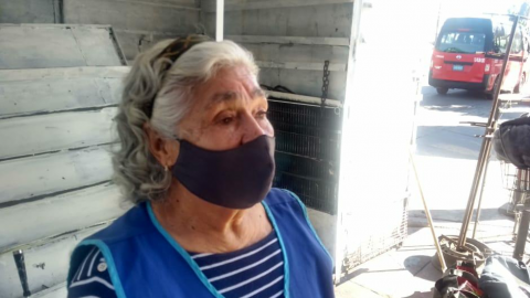 Señora mayor no se rinde después de haber perdido su negocio en llamas