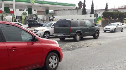 Bache dificulta tránsito vehicular en Tijuana