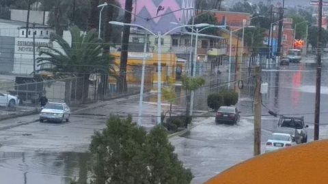 Lluvias dejan zonas inundadas en Ensenada