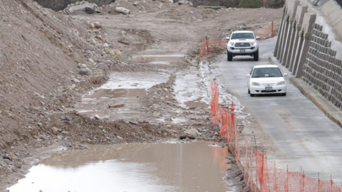 Se inunda entrada de Fraccionamiento, Colinas de California
