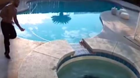 VIDEO: ¡Un héroe! Hombre salva a su perrita que se ahogaba en jacuzzi