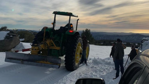 Ayudan a familia atrapada por nevada en Sierra de San Pedro Mártir