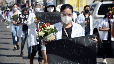 Médicos y alumnos protestan por feminicidio de Mariana; se unen redes